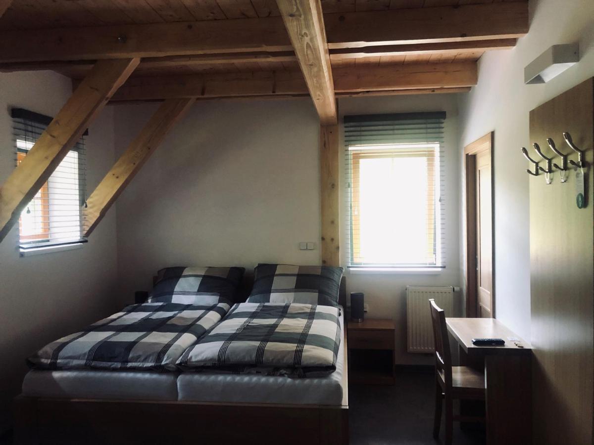Kamenacka Myslivna Hotel Moravany  Eksteriør billede