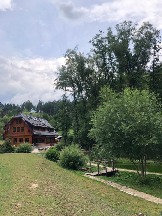 Kamenacka Myslivna Hotel Moravany  Eksteriør billede