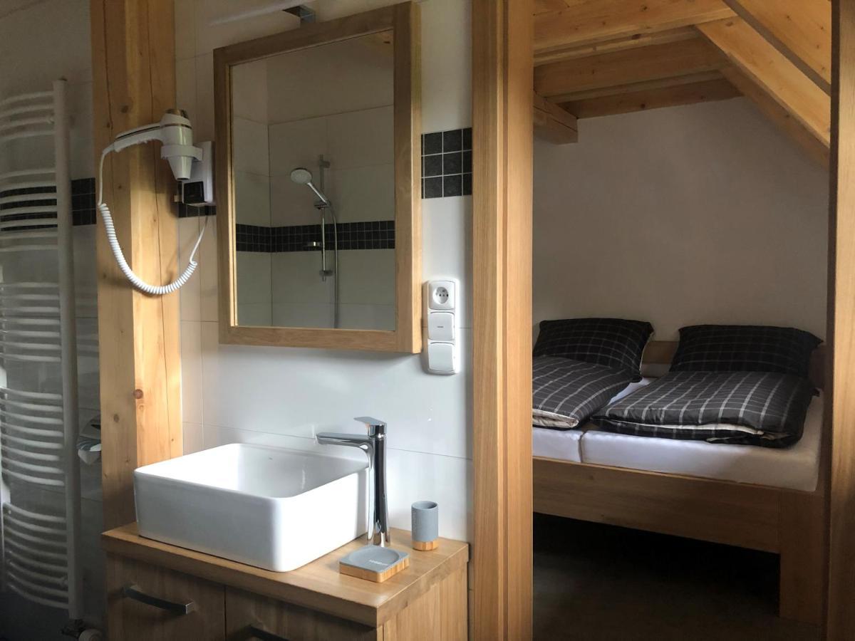 Kamenacka Myslivna Hotel Moravany  Eksteriør billede