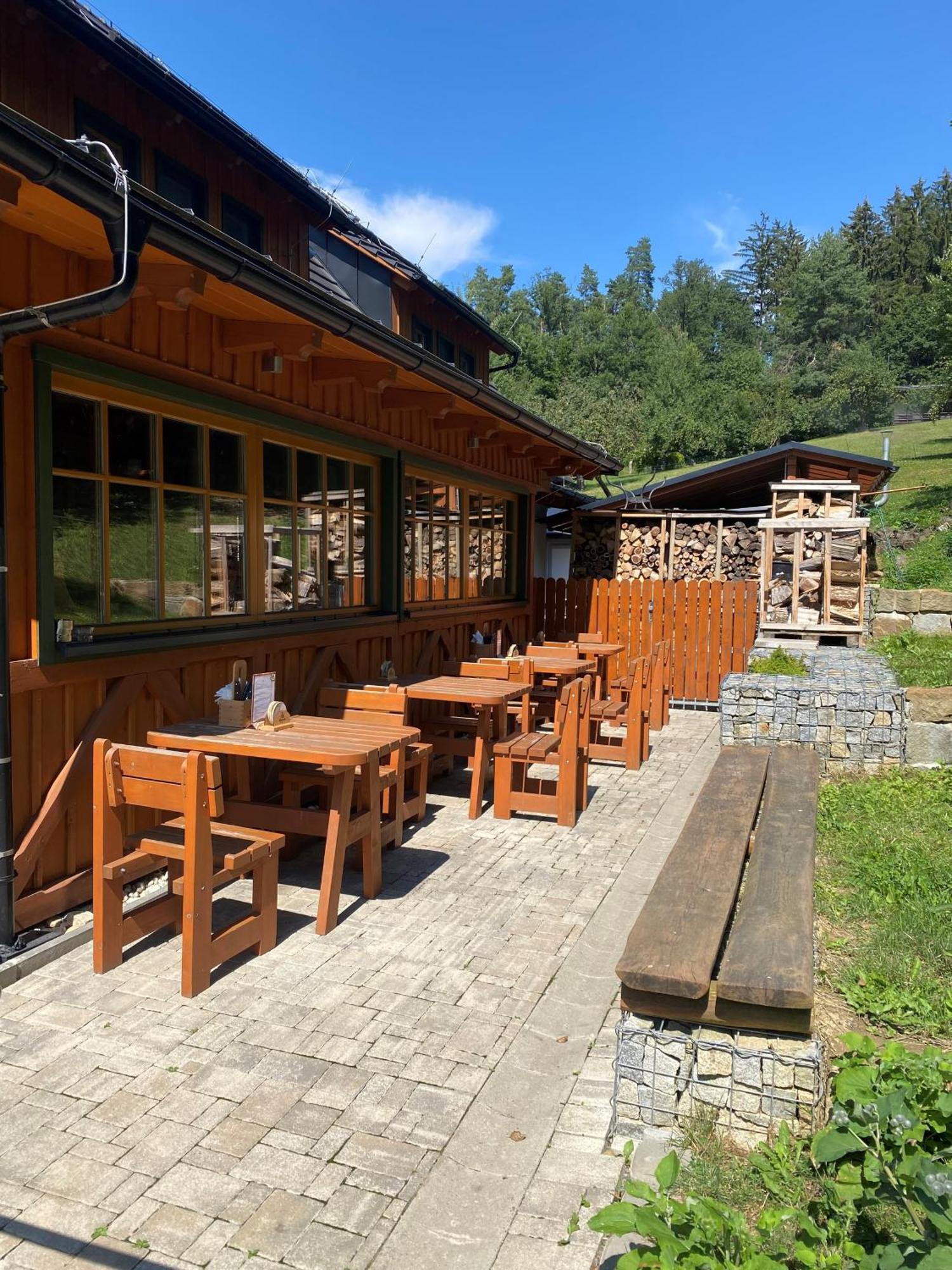 Kamenacka Myslivna Hotel Moravany  Eksteriør billede